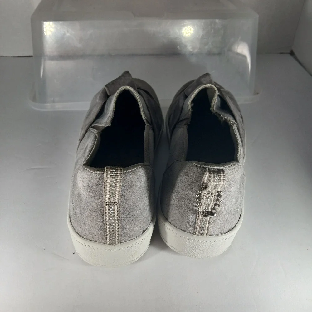 Skechers please versatile color